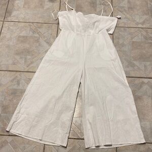 Y womens Polly solid white capris zipper sleeveless jumper size 14.  EUC